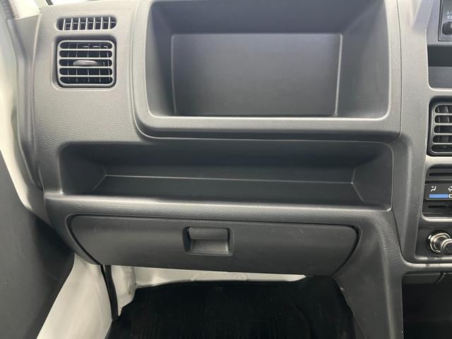 キャリイトラック ＫＣエアコン・パワステ　切替４ＷＤ　５速ＭＴ　エアコン　パワーステアリング　運転席エアバック　純正ラジオ　ＡＭ　ＦＭ　シガーソケット　テールゲートチェーン　　新車保証書　取り扱い説明書　車検９年４月２７日まで（21枚目）