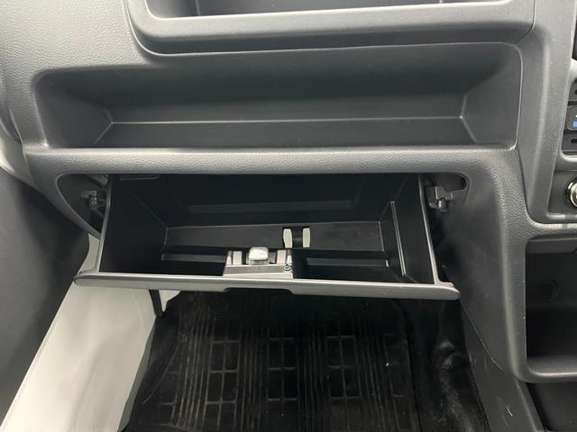 キャリイトラック ＫＣエアコン・パワステ　切替４ＷＤ　５速ＭＴ　エアコン　パワーステアリング　運転席エアバック　純正ラジオ　ＡＭ　ＦＭ　シガーソケット　テールゲートチェーン　　新車保証書　取り扱い説明書　車検９年４月２７日まで（24枚目）