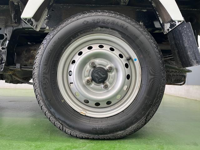 キャリイトラック ＫＣエアコン・パワステ　切替４ＷＤ　５速ＭＴ　エアコン　パワーステアリング　運転席エアバック　純正ラジオ　ＡＭ　ＦＭ　シガーソケット　テールゲートチェーン　　新車保証書　取り扱い説明書　車検９年４月２７日まで（28枚目）