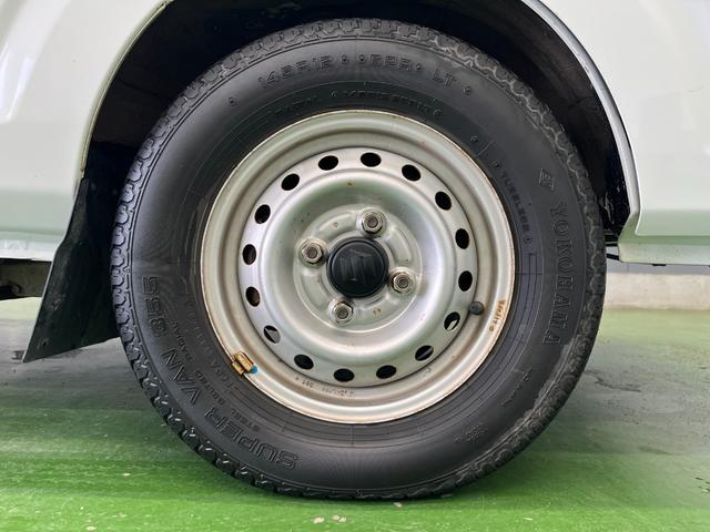 キャリイトラック ＫＣエアコン・パワステ　切替４ＷＤ　５速ＭＴ　エアコン　パワーステアリング　運転席エアバック　純正ラジオ　ＡＭ　ＦＭ　シガーソケット　テールゲートチェーン　　新車保証書　取り扱い説明書　車検９年４月２７日まで（30枚目）