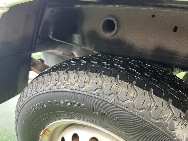 キャリイトラック ＫＣエアコン・パワステ　切替４ＷＤ　５速ＭＴ　エアコン　パワーステアリング　運転席エアバック　純正ラジオ　ＡＭ　ＦＭ　シガーソケット　テールゲートチェーン　　新車保証書　取り扱い説明書　車検９年４月２７日まで（33枚目）