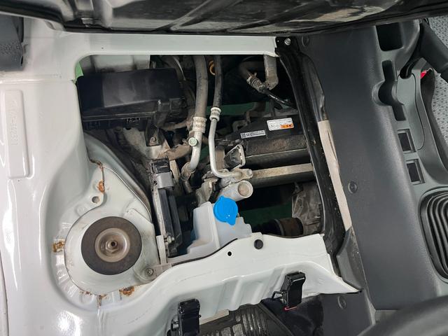キャリイトラック ＫＣエアコン・パワステ　切替４ＷＤ　５速ＭＴ　エアコン　パワーステアリング　運転席エアバック　純正ラジオ　ＡＭ　ＦＭ　シガーソケット　テールゲートチェーン　　新車保証書　取り扱い説明書　車検９年４月２７日まで（36枚目）