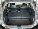 リアシートを倒すとスペースが広がります。