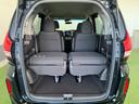 リアシートを倒すとスペースが広がります。