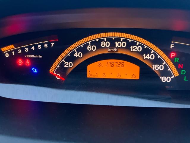 フリード Ｇ　ジャストセレクション　エアコン　キーレス　ＡＢＳ　衝突安全ボディ　ＨＩＤ　ウォークスルー（11枚目）