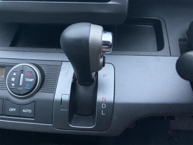 フリード Ｇ　ジャストセレクション　エアコン　キーレス　ＡＢＳ　衝突安全ボディ　ＨＩＤ　ウォークスルー（13枚目）