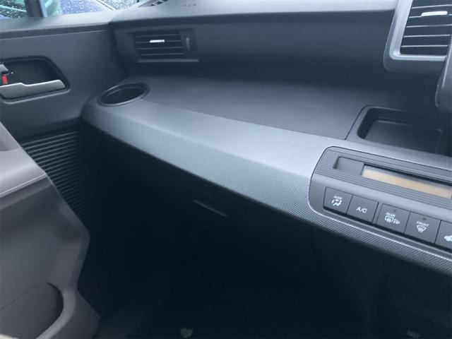 フリード Ｇ　ジャストセレクション　エアコン　キーレス　ＡＢＳ　衝突安全ボディ　ＨＩＤ　ウォークスルー（15枚目）