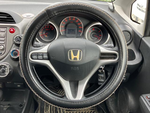 フィット 　ＥＴＣ　４ＷＤ　バックカメラ　キーレスエントリー（5枚目）