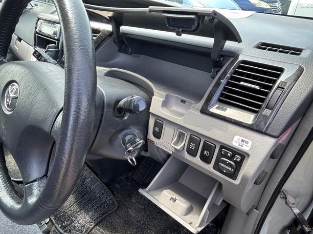 ヴォクシー Ｘリミテッド　ＥＴＣ　４ＷＤ（25枚目）