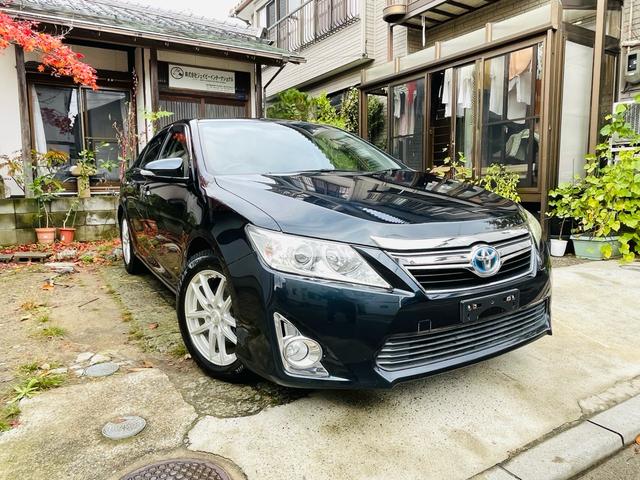 カムリ ハイブリッド　レザーパッケージ　革シート、クルーズコントロール、フルセグバックカメラ、メモリーナビテレビ、電動シート、シートヒーター、ＥＴＣ、Ｂｌｕｅｔｏｏｔｈ、純正アルミホイール、デュアルエアバック、デュアルエアコン、車検整備付き（2枚目）