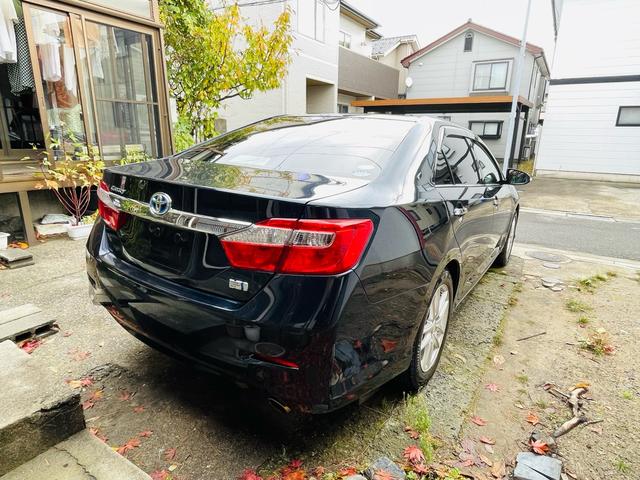 カムリ ハイブリッド　レザーパッケージ　革シート、クルーズコントロール、フルセグバックカメラ、メモリーナビテレビ、電動シート、シートヒーター、ＥＴＣ、Ｂｌｕｅｔｏｏｔｈ、純正アルミホイール、デュアルエアバック、デュアルエアコン、車検整備付き（5枚目）