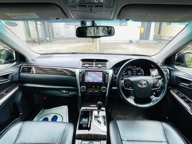 カムリ ハイブリッド　レザーパッケージ　革シート、クルーズコントロール、フルセグバックカメラ、メモリーナビテレビ、電動シート、シートヒーター、ＥＴＣ、Ｂｌｕｅｔｏｏｔｈ、純正アルミホイール、デュアルエアバック、デュアルエアコン、車検整備付き（11枚目）