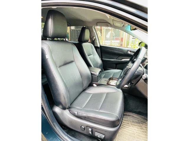 カムリ ハイブリッド　レザーパッケージ　革シート、クルーズコントロール、フルセグバックカメラ、メモリーナビテレビ、電動シート、シートヒーター、ＥＴＣ、Ｂｌｕｅｔｏｏｔｈ、純正アルミホイール、デュアルエアバック、デュアルエアコン、車検整備付き（14枚目）