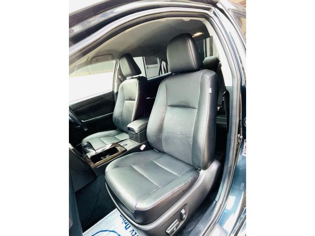 カムリ ハイブリッド　レザーパッケージ　革シート、クルーズコントロール、フルセグバックカメラ、メモリーナビテレビ、電動シート、シートヒーター、ＥＴＣ、Ｂｌｕｅｔｏｏｔｈ、純正アルミホイール、デュアルエアバック、デュアルエアコン、車検整備付き（17枚目）