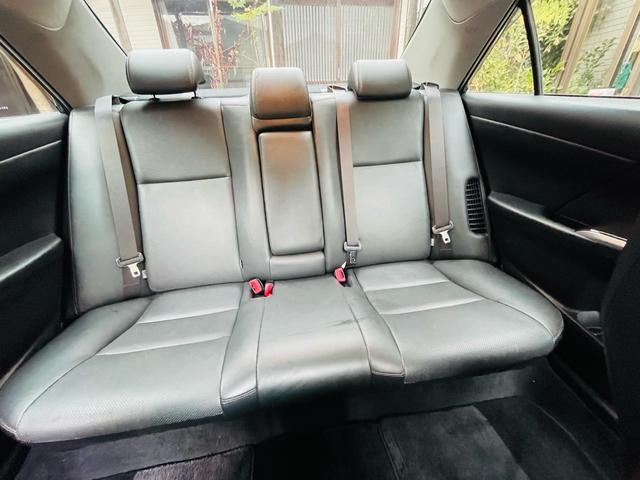 カムリ ハイブリッド　レザーパッケージ　革シート、クルーズコントロール、フルセグバックカメラ、メモリーナビテレビ、電動シート、シートヒーター、ＥＴＣ、Ｂｌｕｅｔｏｏｔｈ、純正アルミホイール、デュアルエアバック、デュアルエアコン、車検整備付き（21枚目）