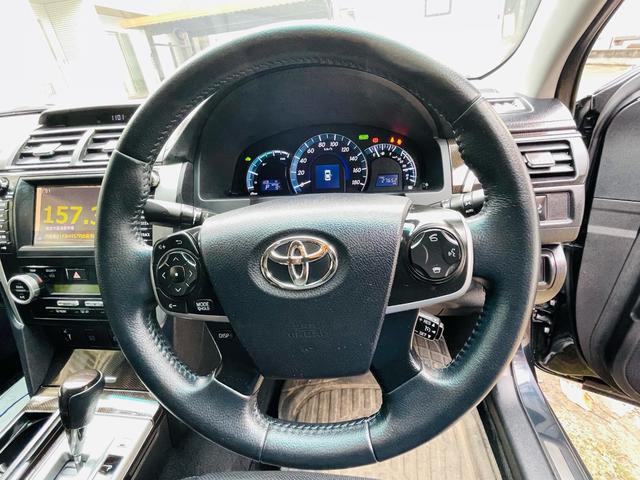 カムリ ハイブリッド　レザーパッケージ　革シート、クルーズコントロール、フルセグバックカメラ、メモリーナビテレビ、電動シート、シートヒーター、ＥＴＣ、Ｂｌｕｅｔｏｏｔｈ、純正アルミホイール、デュアルエアバック、デュアルエアコン、車検整備付き（25枚目）