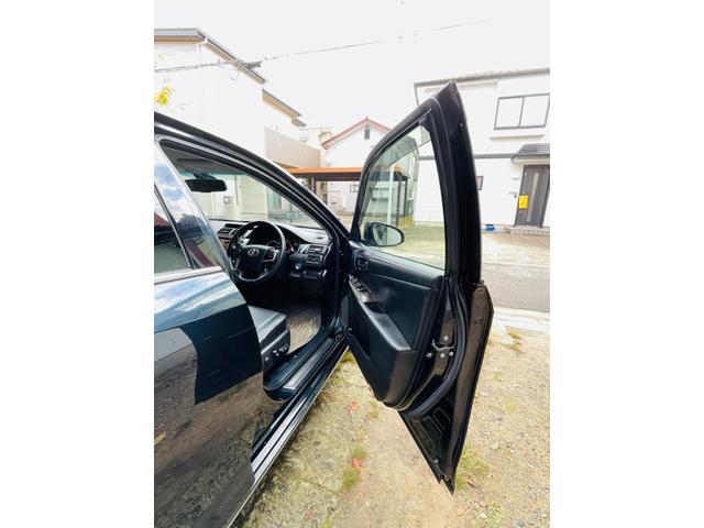 カムリ ハイブリッド　レザーパッケージ　革シート、クルーズコントロール、フルセグバックカメラ、メモリーナビテレビ、電動シート、シートヒーター、ＥＴＣ、Ｂｌｕｅｔｏｏｔｈ、純正アルミホイール、デュアルエアバック、デュアルエアコン、車検整備付き（49枚目）