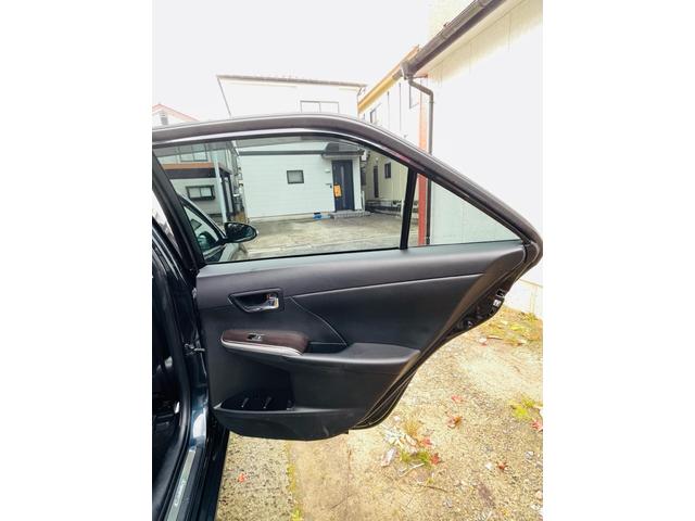 カムリ ハイブリッド　レザーパッケージ　革シート、クルーズコントロール、フルセグバックカメラ、メモリーナビテレビ、電動シート、シートヒーター、ＥＴＣ、Ｂｌｕｅｔｏｏｔｈ、純正アルミホイール、デュアルエアバック、デュアルエアコン、車検整備付き（52枚目）