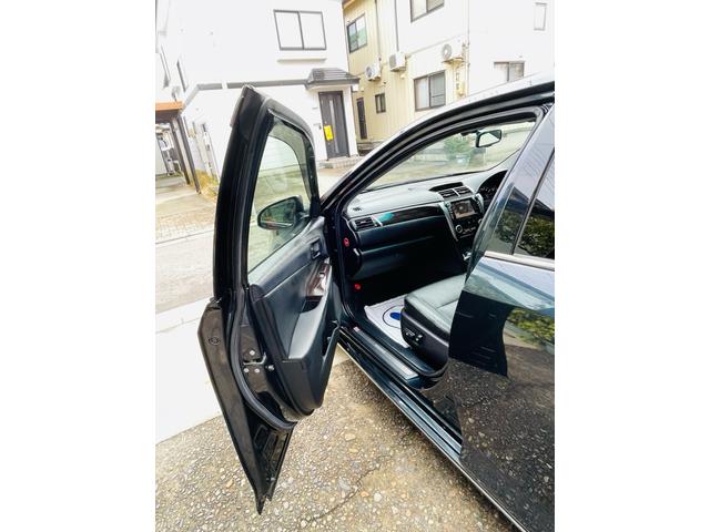 カムリ ハイブリッド　レザーパッケージ　革シート、クルーズコントロール、フルセグバックカメラ、メモリーナビテレビ、電動シート、シートヒーター、ＥＴＣ、Ｂｌｕｅｔｏｏｔｈ、純正アルミホイール、デュアルエアバック、デュアルエアコン、車検整備付き（53枚目）