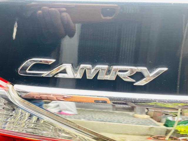 カムリ ハイブリッド　レザーパッケージ　革シート、クルーズコントロール、フルセグバックカメラ、メモリーナビテレビ、電動シート、シートヒーター、ＥＴＣ、Ｂｌｕｅｔｏｏｔｈ、純正アルミホイール、デュアルエアバック、デュアルエアコン、車検整備付き（57枚目）