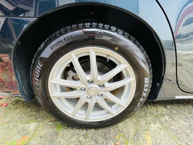 カムリ ハイブリッド　レザーパッケージ　革シート、クルーズコントロール、フルセグバックカメラ、メモリーナビテレビ、電動シート、シートヒーター、ＥＴＣ、Ｂｌｕｅｔｏｏｔｈ、純正アルミホイール、デュアルエアバック、デュアルエアコン、車検整備付き（77枚目）