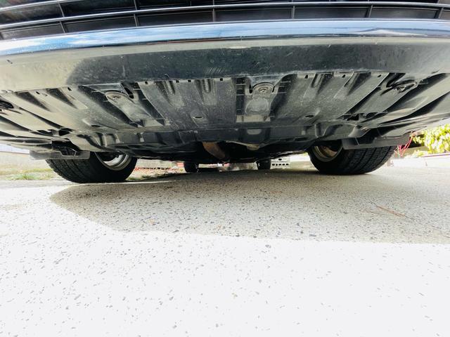 カムリ ハイブリッド　レザーパッケージ　革シート、クルーズコントロール、フルセグバックカメラ、メモリーナビテレビ、電動シート、シートヒーター、ＥＴＣ、Ｂｌｕｅｔｏｏｔｈ、純正アルミホイール、デュアルエアバック、デュアルエアコン、車検整備付き（79枚目）