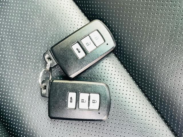 カムリ ハイブリッド　レザーパッケージ　革シート、クルーズコントロール、フルセグバックカメラ、メモリーナビテレビ、電動シート、シートヒーター、ＥＴＣ、Ｂｌｕｅｔｏｏｔｈ、純正アルミホイール、デュアルエアバック、デュアルエアコン、車検整備付き（80枚目）