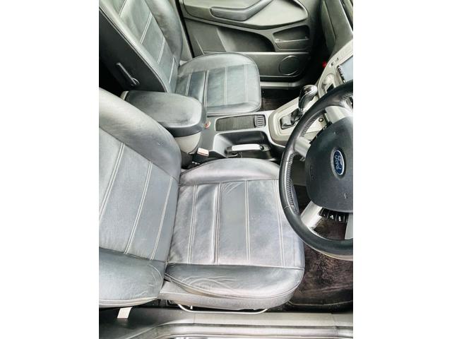 クーガ 4WD、革シート、サンルーフ、デジタルナビTV、ETC、パワーシート、シートヒーター、クルーズコントロール、Bluetooth、USB端子、純正アルミ、ルーフレール、2年車検整備付き(17枚目)