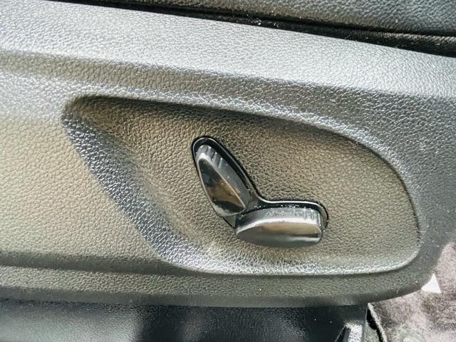 クーガ 4WD、革シート、サンルーフ、デジタルナビTV、ETC、パワーシート、シートヒーター、クルーズコントロール、Bluetooth、USB端子、純正アルミ、ルーフレール、2年車検整備付き(42枚目)