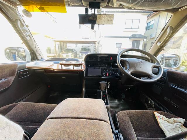 ハイエースワゴン スーパーカスタムリミテッド　４ＷＤ、ディーゼルターボ、エンジンスターター、ドライブレコーダー、Ｗサンルーフ、パワースライドドア、Ｗエアコン、ナビＴＶ、リアカーテン、ＥＴＣ、純正アルミ、キーレスエントリー、二年車検整備付き（13枚目）