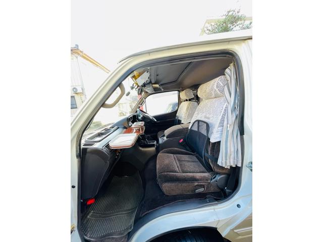 ハイエースワゴン スーパーカスタムリミテッド　４ＷＤ、ディーゼルターボ、エンジンスターター、ドライブレコーダー、Ｗサンルーフ、パワースライドドア、Ｗエアコン、ナビＴＶ、リアカーテン、ＥＴＣ、純正アルミ、キーレスエントリー、二年車検整備付き（16枚目）