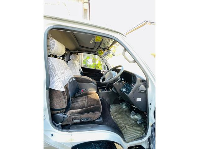 ハイエースワゴン スーパーカスタムリミテッド　４ＷＤ、ディーゼルターボ、エンジンスターター、ドライブレコーダー、Ｗサンルーフ、パワースライドドア、Ｗエアコン、ナビＴＶ、リアカーテン、ＥＴＣ、純正アルミ、キーレスエントリー、二年車検整備付き（17枚目）