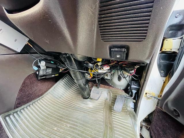 ハイエースワゴン スーパーカスタムリミテッド　４ＷＤ、ディーゼルターボ、エンジンスターター、ドライブレコーダー、Ｗサンルーフ、パワースライドドア、Ｗエアコン、ナビＴＶ、リアカーテン、ＥＴＣ、純正アルミ、キーレスエントリー、二年車検整備付き（50枚目）