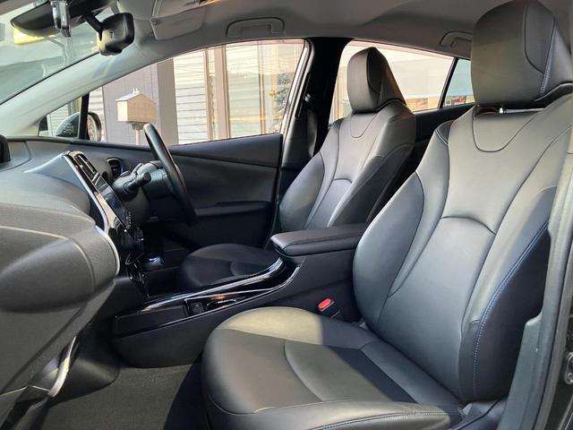 プリウス Ａツーリングセレクション　４ＷＤ　純正アルパイン地図ナビ　バックカメラ　アラウンドビューモニター　ブラインドスポットモニター　Ｂｌｕｅｔｏｏｔｈ　レザーシート　パワーシート　シートヒーター　ドラレコ　ＡＡＣ　ＥＴＣ車載器（11枚目）