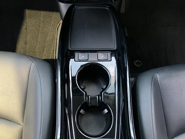 プリウス Ａツーリングセレクション　４ＷＤ　純正アルパイン地図ナビ　バックカメラ　アラウンドビューモニター　ブラインドスポットモニター　Ｂｌｕｅｔｏｏｔｈ　レザーシート　パワーシート　シートヒーター　ドラレコ　ＡＡＣ　ＥＴＣ車載器（28枚目）