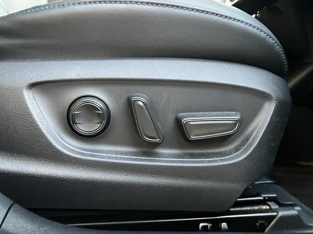 プリウス Ａツーリングセレクション　４ＷＤ　純正アルパイン地図ナビ　バックカメラ　アラウンドビューモニター　ブラインドスポットモニター　Ｂｌｕｅｔｏｏｔｈ　レザーシート　パワーシート　シートヒーター　ドラレコ　ＡＡＣ　ＥＴＣ車載器（29枚目）