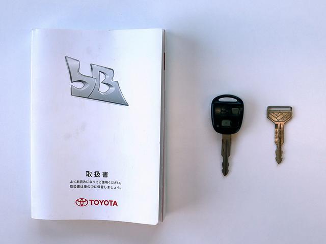 【キーレス】キーレスエントリーシステムを採用しております。車の鍵穴に差し込むことなくドアのロック、アンロックが可能です。