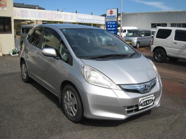 フィットハイブリッド ベースグレード　女性ワンオーナー禁煙車　車検令和８年７月　キーレス　ｃｄオーディオ（2枚目）