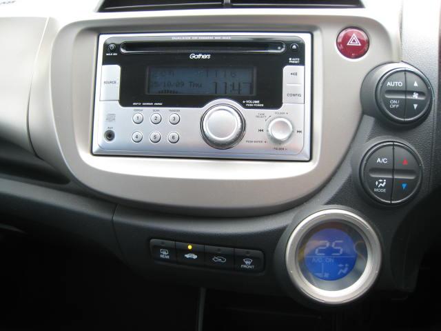 フィットハイブリッド ベースグレード　女性ワンオーナー禁煙車　車検令和８年７月　キーレス　ｃｄオーディオ（15枚目）