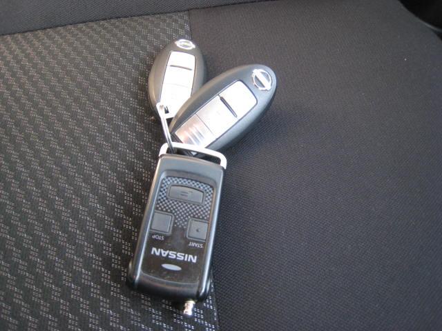 ノート Ｘ　ＦＯＵＲ　スマートセーフティエディション　４ＷＤ　純正メモリーナビ　ＢＴ　ＤＶＤ再生　アラウンドビューモニター　ＥＴＣ　スマートキー　プッシュスタートシステム　エンジンスターター　前後ルームミラー型ドラレコ（17枚目）