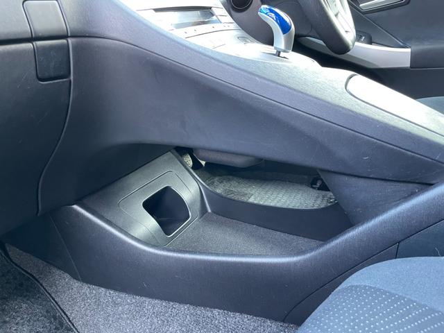 プリウス Ｓ　禁煙車　ナビ・フルセグＴＶ・Ｂｌｕｅｔｏｏｔｈ接続可　ドラレコ　バックカメラ　ＥＴＣ　キセノンヘッドライト　フォグ　キーフリー＆プッシュスタート　ステアリングスイッチ　オートライト（46枚目）
