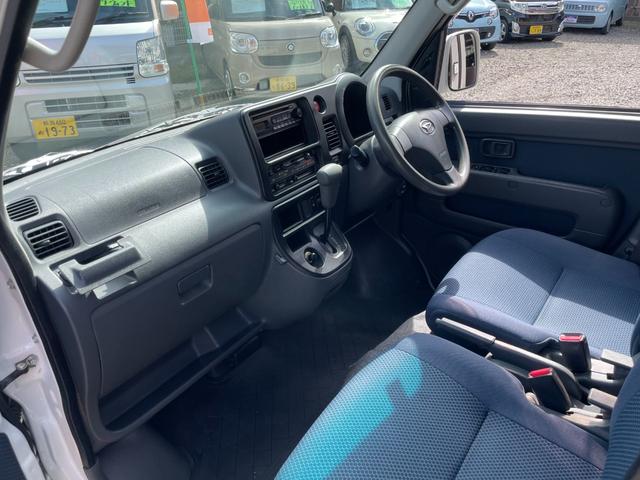 ハイゼットカーゴ クルーズ　４ＷＤ　キーレス　パワーウインド　電動格納ミラー　社外アルミホイール　プライバシーガラス　ドアバイザー（18枚目）