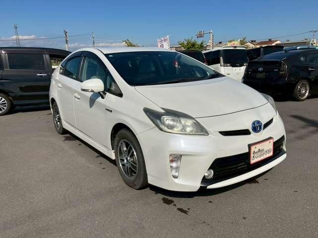 プリウス S 車検整備付 アイドリングストップ 頸部衝撃緩和ヘッドレスト 横滑り防止装置 盗難防止装置 パワステ パワーウィンドウ スマートキー キーレス アルミホイール CD(12枚目)