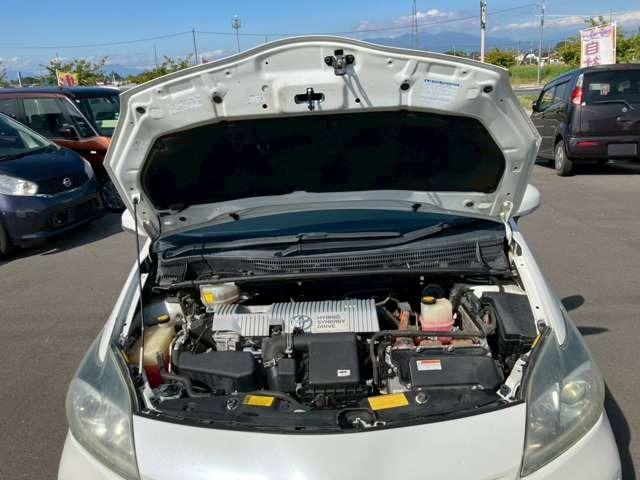 プリウス S 車検整備付 アイドリングストップ 頸部衝撃緩和ヘッドレスト 横滑り防止装置 盗難防止装置 パワステ パワーウィンドウ スマートキー キーレス アルミホイール CD(13枚目)