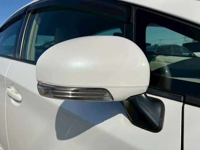 プリウス S 車検整備付 アイドリングストップ 頸部衝撃緩和ヘッドレスト 横滑り防止装置 盗難防止装置 パワステ パワーウィンドウ スマートキー キーレス アルミホイール CD(22枚目)