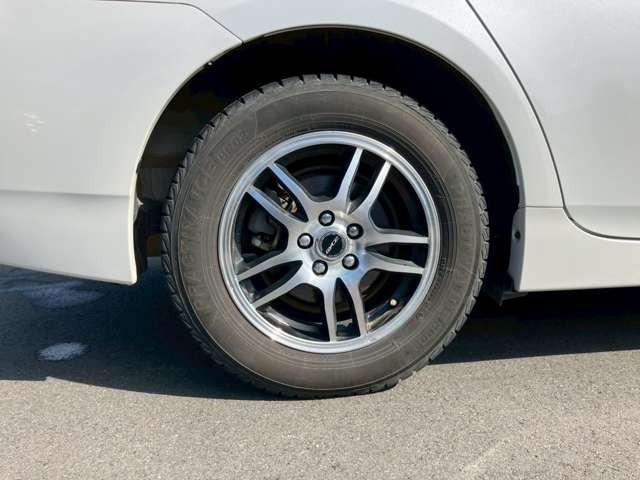 プリウス S 車検整備付 アイドリングストップ 頸部衝撃緩和ヘッドレスト 横滑り防止装置 盗難防止装置 パワステ パワーウィンドウ スマートキー キーレス アルミホイール CD(31枚目)