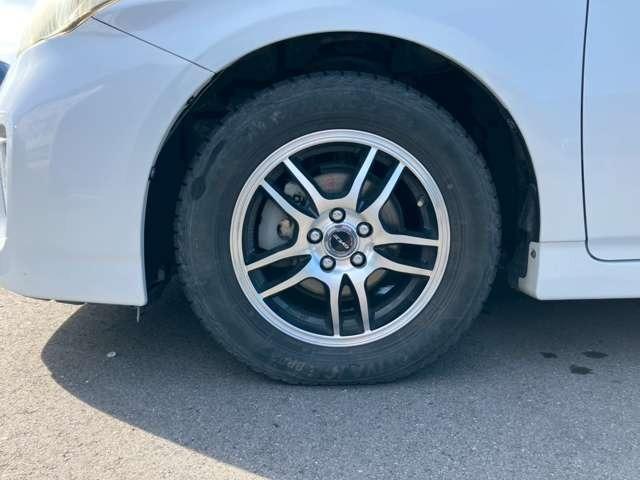 プリウス S 車検整備付 アイドリングストップ 頸部衝撃緩和ヘッドレスト 横滑り防止装置 盗難防止装置 パワステ パワーウィンドウ スマートキー キーレス アルミホイール CD(32枚目)