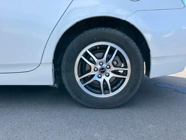 プリウス S 車検整備付 アイドリングストップ 頸部衝撃緩和ヘッドレスト 横滑り防止装置 盗難防止装置 パワステ パワーウィンドウ スマートキー キーレス アルミホイール CD(33枚目)