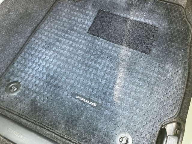 プリウス S 車検整備付 アイドリングストップ 頸部衝撃緩和ヘッドレスト 横滑り防止装置 盗難防止装置 パワステ パワーウィンドウ スマートキー キーレス アルミホイール CD(41枚目)