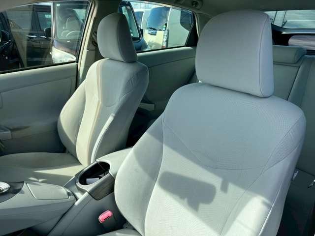 プリウス S 車検整備付 アイドリングストップ 頸部衝撃緩和ヘッドレスト 横滑り防止装置 盗難防止装置 パワステ パワーウィンドウ スマートキー キーレス アルミホイール CD(48枚目)